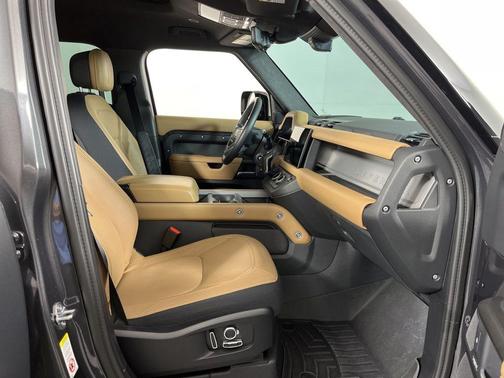 2025 Land Rover Defender 130 P400 X