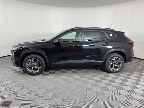 Mosaic Black Metallic 2026 Chevrolet Trax LT