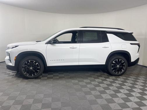 Summit White 2026 Chevrolet Traverse LT