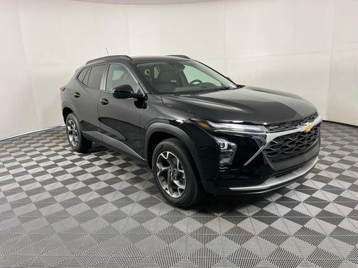 Mosaic Black Metallic 2026 Chevrolet Trax LT