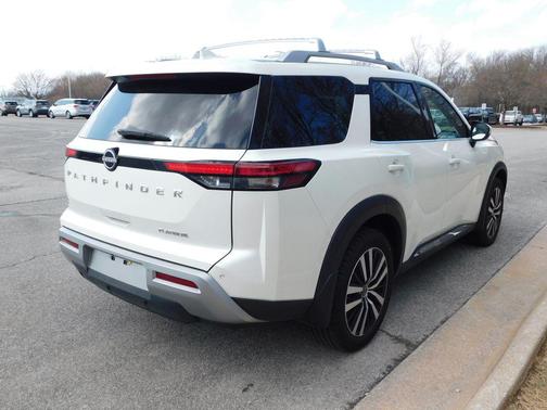 2024 Nissan Pathfinder Platinum FWD