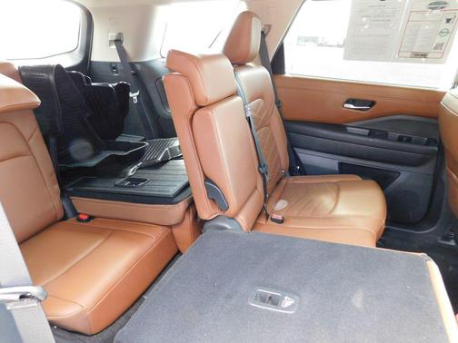 2024 Nissan Pathfinder Platinum FWD