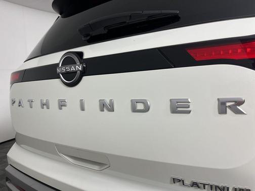2024 Nissan Pathfinder Platinum FWD