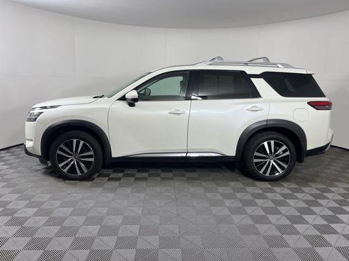 2024 Nissan Pathfinder Platinum FWD