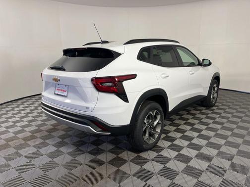 Summit White 2026 Chevrolet Trax LT