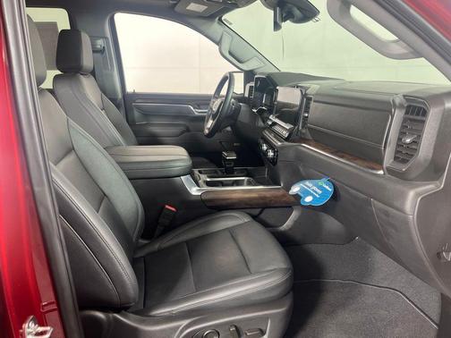 Volcanic Red Tintcoat 2025 GMC Sierra 1500 SLT