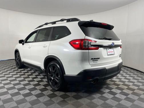 Crystal White Pearl 2023 Subaru Ascent Onyx Edition Limited 7-Passenger