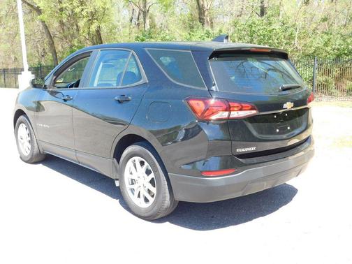 Mosaic Black Metallic 2024 Chevrolet Equinox LS