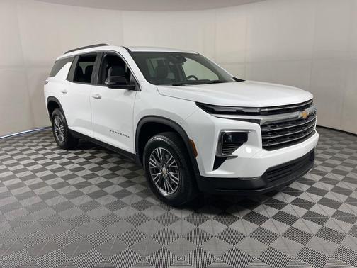 2025 Chevrolet Traverse LT