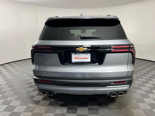 Sterling Gray Metallic 2026 Chevrolet Traverse LT