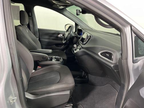 2021 Chrysler Pacifica Touring