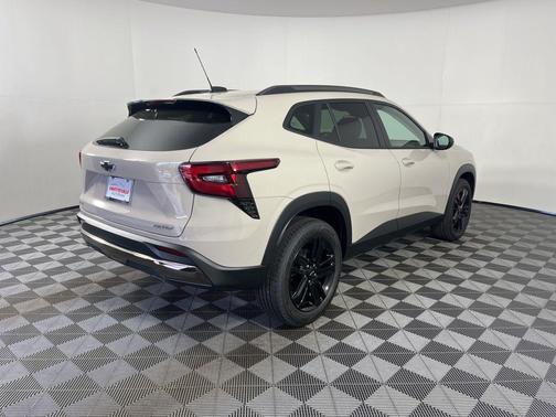 White Sands 2026 Chevrolet Trax FWD ACTIV