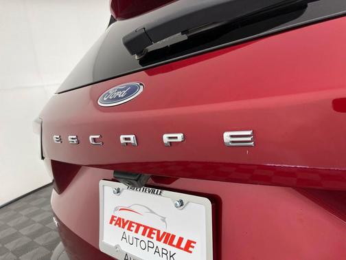 RAPID RED MET TINTED CC 2022 Ford Escape SE