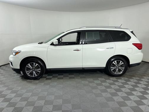 2018 Nissan Pathfinder SV