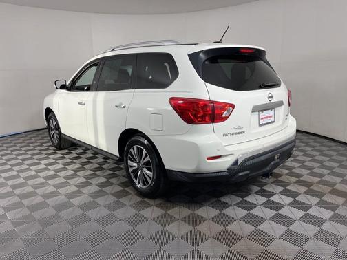 2018 Nissan Pathfinder SV