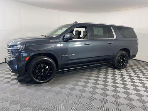 2022 Chevrolet Suburban 4WD High Country