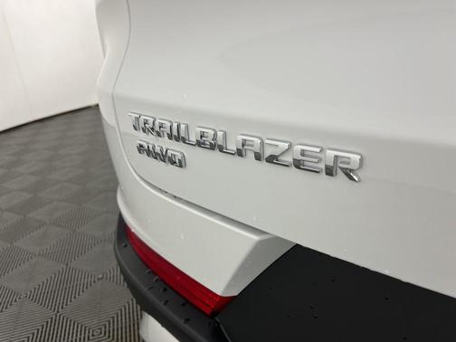 Summit White 2026 Chevrolet Trailblazer LT