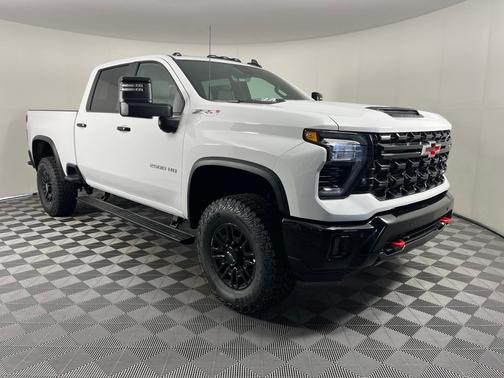 Summit White 2026 Chevrolet Silverado 2500 Crew Cab, Standard Bed, XR2, 4WD