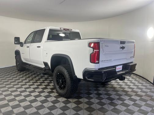 Summit White 2026 Chevrolet Silverado 2500 Crew Cab, Standard Bed, XR2, 4WD