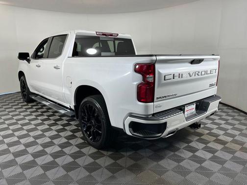 Iridescent Pearl Tricoat 2021 Chevrolet Silverado 1500 High Country