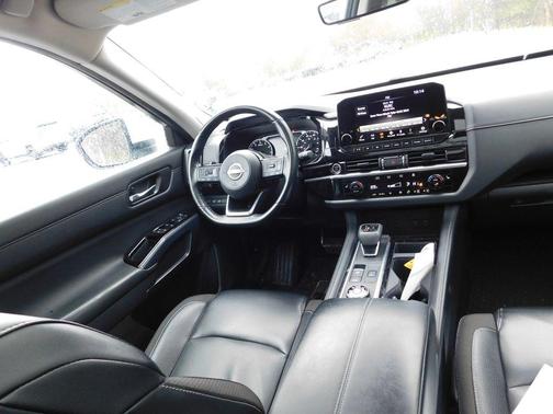 2023 Nissan Pathfinder SL 4WD