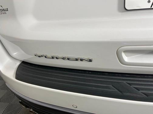 White Frost Tricoat 2024 GMC Yukon Denali Ultimate