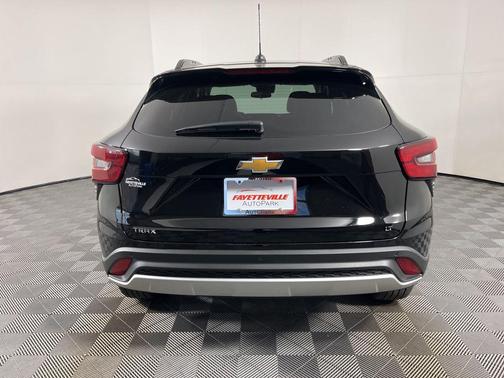 Mosaic Black Metallic 2026 Chevrolet Trax LT