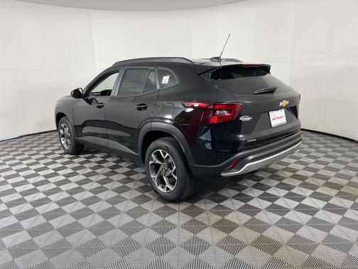 Mosaic Black Metallic 2026 Chevrolet Trax LT
