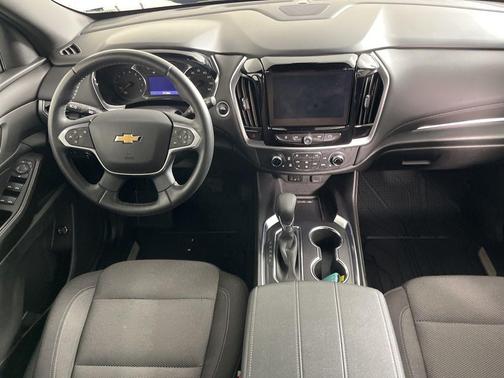 Sterling Gray Metallic 2023 Chevrolet Traverse LT Cloth