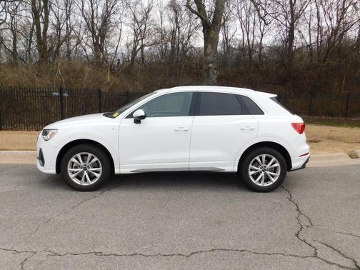 2025 Audi Q3 Premium 45 TFSI S line quattro Tiptronic