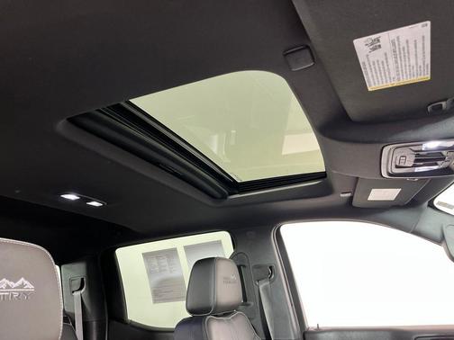 Black 2019 Chevrolet Silverado 1500 High Country