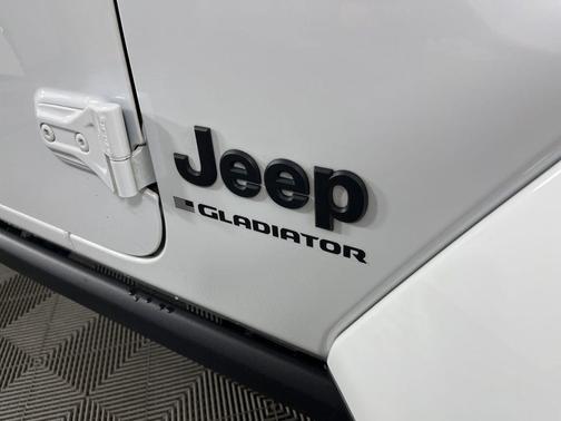 2024 Jeep Gladiator Nighthawk