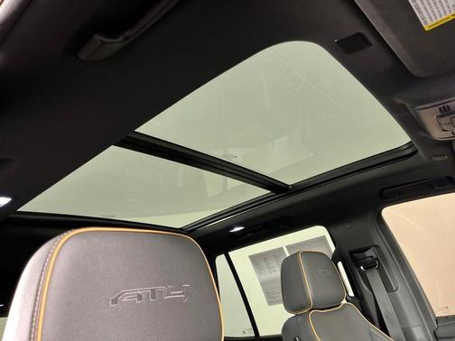 Onyx Black 2022 GMC Yukon 4WD AT4