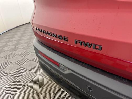 Radiant Red Tintcoat 2026 Chevrolet Traverse LT