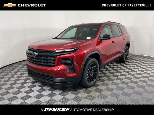 Radiant Red Tintcoat 2026 Chevrolet Traverse LT