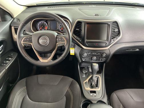 Granite Crystal Metallic Clearcoat 2015 Jeep Cherokee Latitude