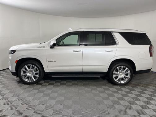 Iridescent Pearl Tricoat 2022 Chevrolet Tahoe 4WD High Country
