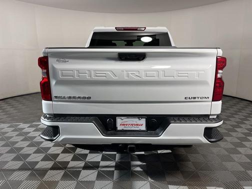 Summit White 2026 Chevrolet Silverado 1500 Custom