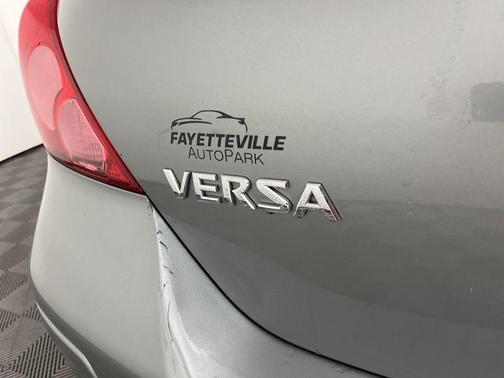 2009 Nissan Versa 1.8 S