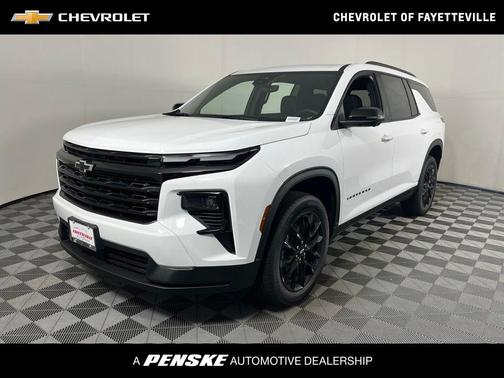 Summit White 2026 Chevrolet Traverse LT