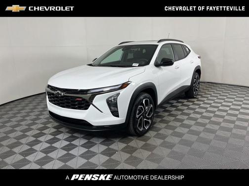 Summit White 2026 Chevrolet Trax FWD 2RS