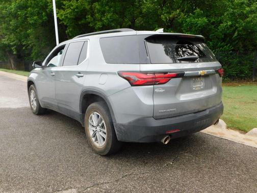 Sterling Gray Metallic 2023 Chevrolet Traverse LT