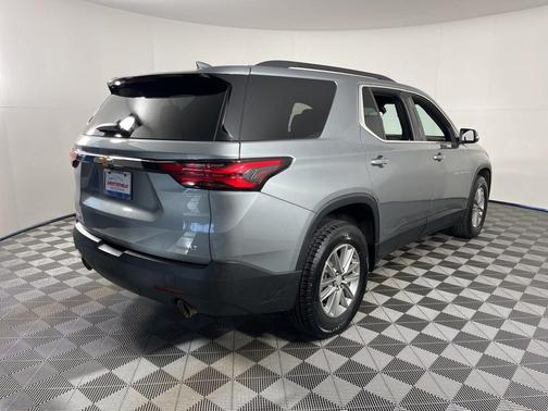 Sterling Gray Metallic 2023 Chevrolet Traverse LT Cloth