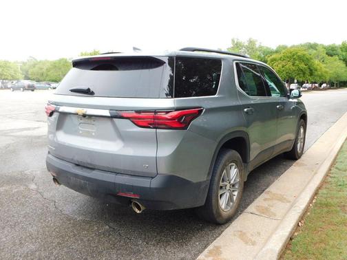 Sterling Gray Metallic 2023 Chevrolet Traverse LT