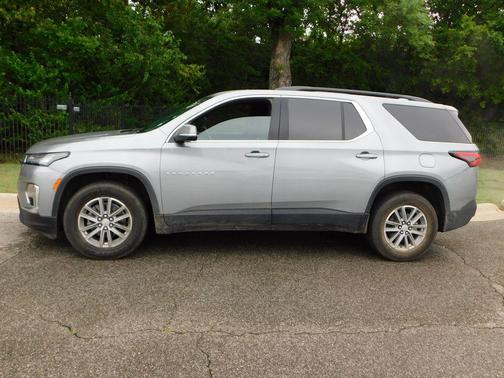 Sterling Gray Metallic 2023 Chevrolet Traverse LT