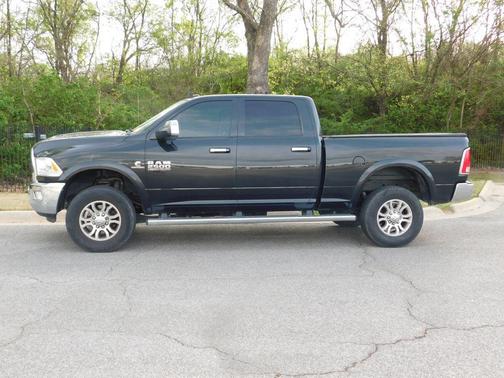 Brilliant Black Crystal Pearlcoat 2018 RAM 2500 Laramie Crew Cab 4x4 6'4' Box