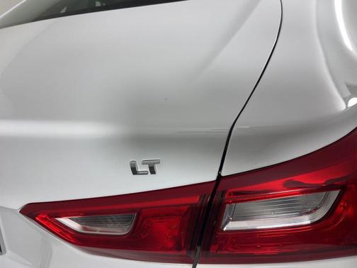 Summit White 2024 Chevrolet Malibu FWD 1LT