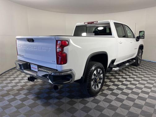 Summit White 2026 Chevrolet Silverado 2500 LT