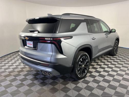 Sterling Gray Metallic 2026 Chevrolet Traverse LT