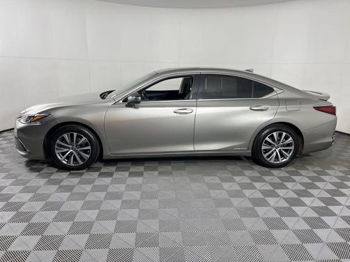 2020 Lexus ES 300h Base